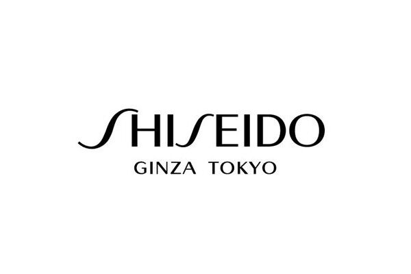Get a set of deluxe samples and original cosmetic bag with your 30,000 JPY SHISEIDO purchase.