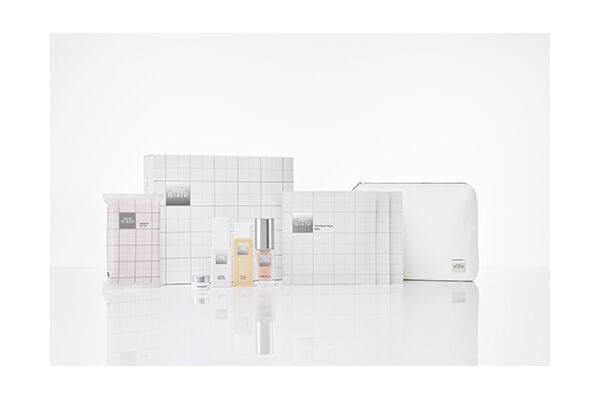 With any purchase of 200,000 yen or more from THE GINZA.