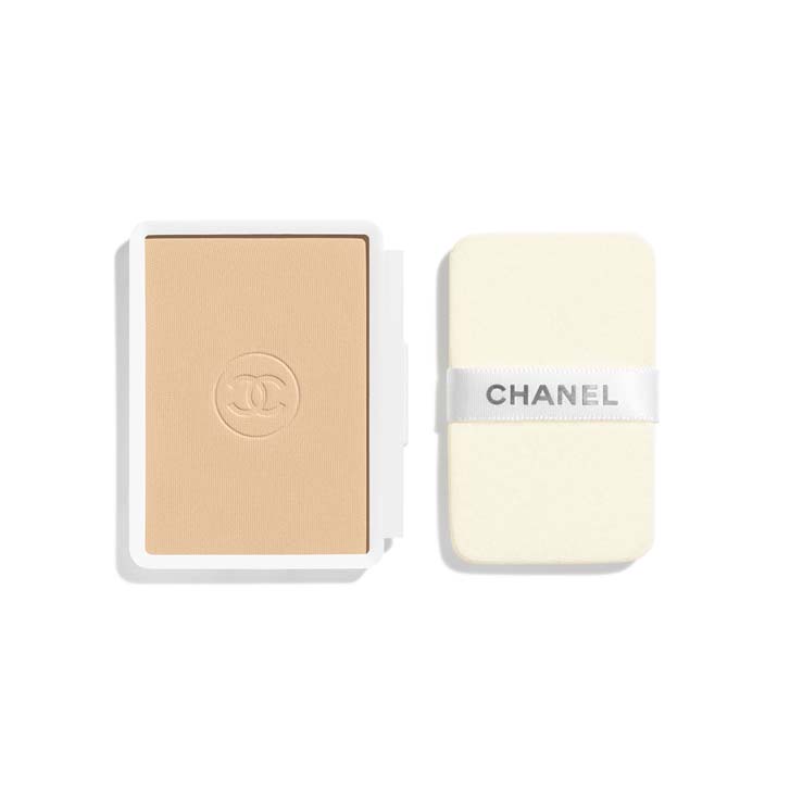 LONG-LASTING BRIGHTENING AND CORRECTING COMPACT FOUNDATION